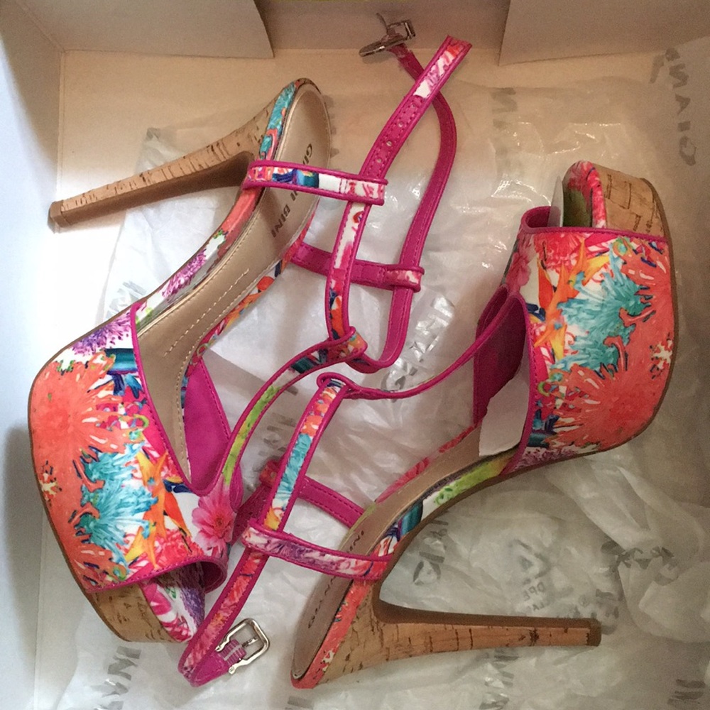 Gianni Bini multi colored platform heels. Sz 8